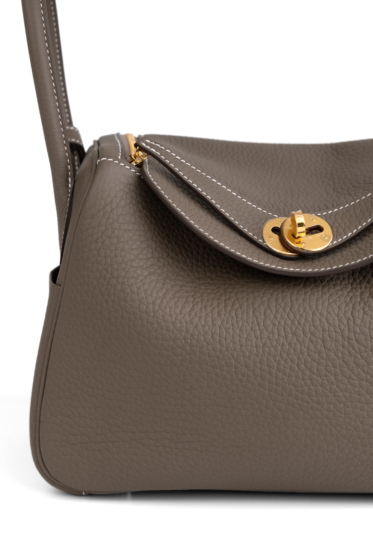 Hermès Lindy 26 Taurillon Clemence in Etoupe GHW