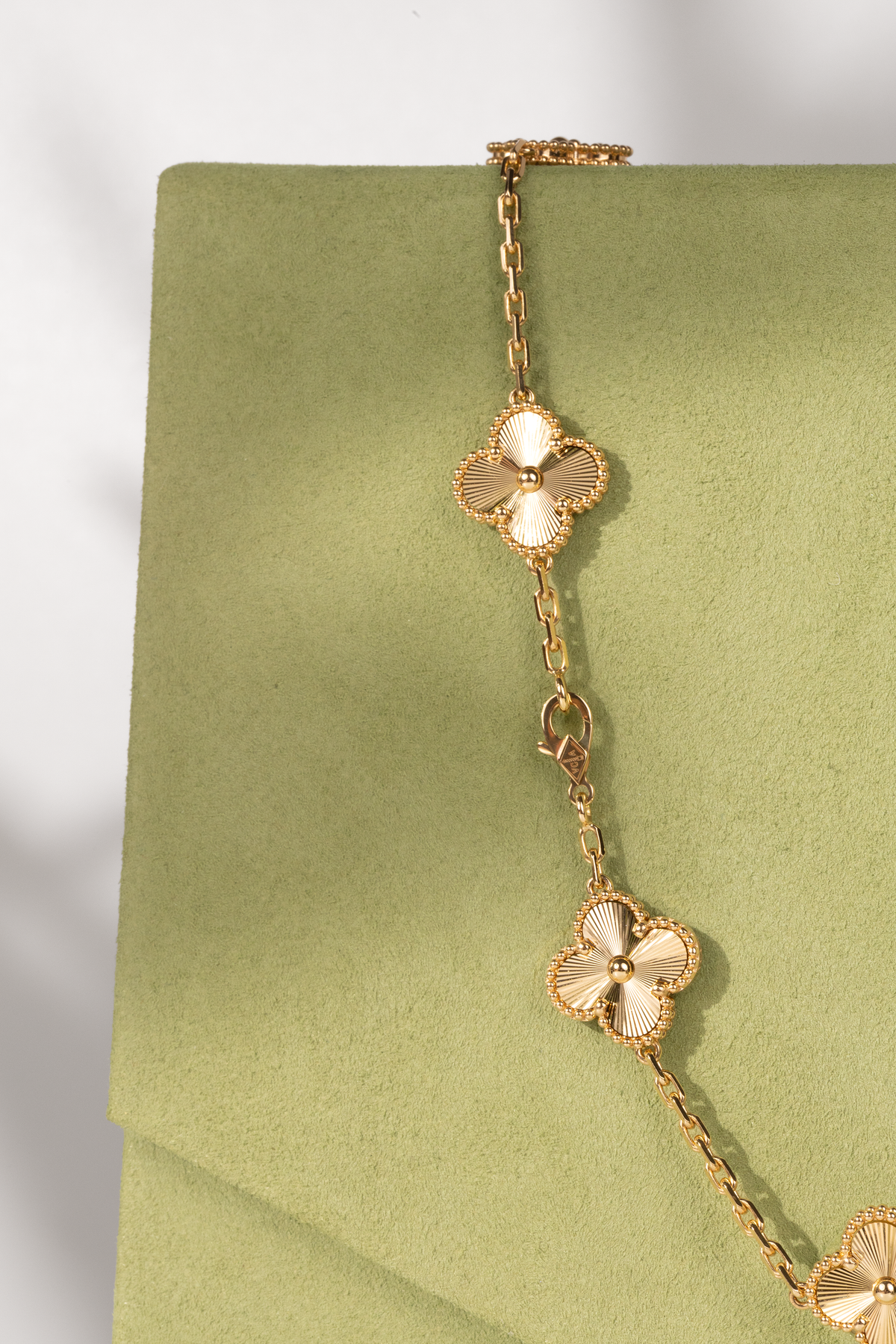 Van Cleef & Arpels 10 Motif Vintage Alhambra Necklace & Vintage Alhambra Pendant in Yellow Gold